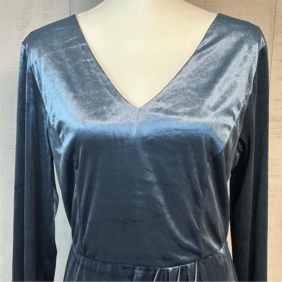 Womens Long Sleeve Velvet Dress Size 14 Stretchy V Neck Ruched Party Blue NWT - Picture 3 of 16